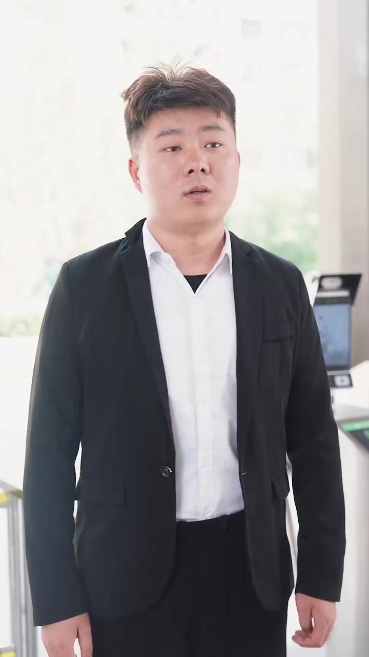 拽媽攜崽歸來（一胎三寶，神秘爹地竟是大佬）(全集)